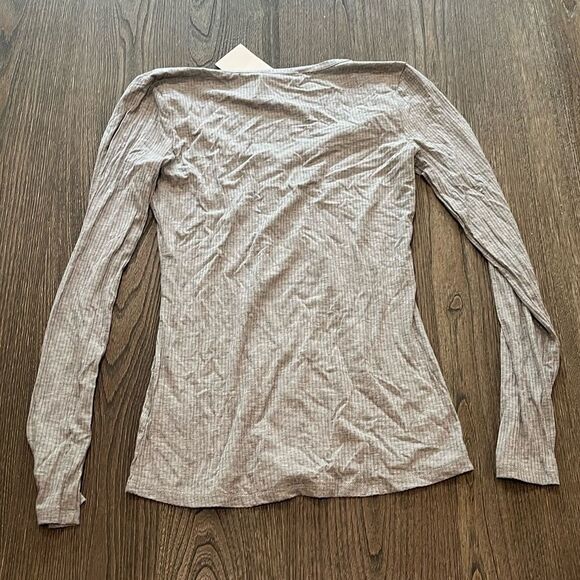 NWT Doubleju Light Gray Long Sleeve Ribbed Henley Top Size S - Picture 4 of 4